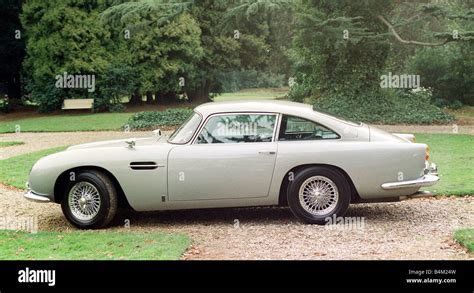 aston martin db6 james bond.